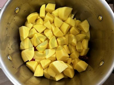 Vištienos, bulvių ir paprikos troškinys Žingsnis 5