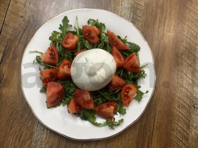 Salotas su rukola, pomidorais ir burrata Žingsnis 4
