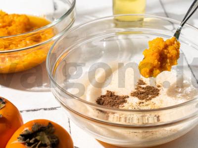 Keksas su persimonais ir graikiniais riešutais Žingsnis 2