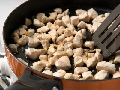 Vištiena su pomidorų padažu Žingsnis 1