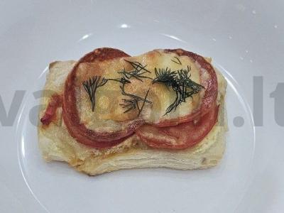 Pusryčiai su aštria dešra pagrindine nuotrauka