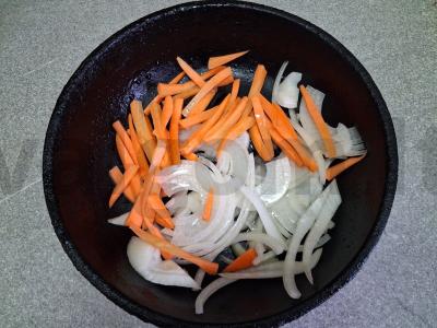 Plovas su kiauliena, basmati ryžiais ir granatu Žingsnis 1