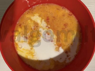 Kiaušinių ritinys su sūriu ir pomidoru Žingsnis 3