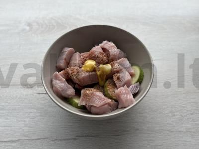 Kalakutienos šašlykai su cukinija ir raudonuoju svogūnu Žingsnis 4