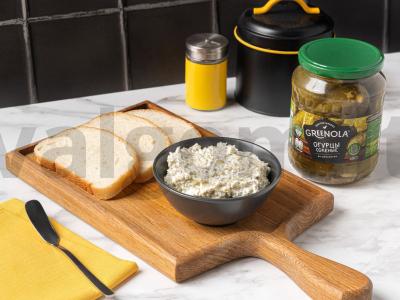 Marinuotų agurkų dipas pagrindine nuotrauka