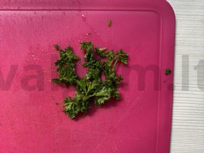 Tuno užkandis su alyvuogėmis prie sūrių krekerių Žingsnis 3