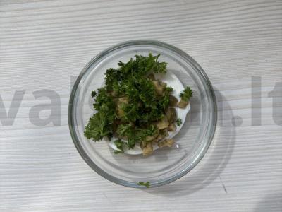 Tuno užkandis su alyvuogėmis prie sūrių krekerių Žingsnis 4