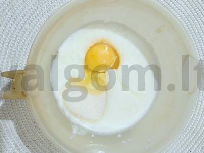 Purūs blynai ant rūgpienio su skylutėmis Žingsnis 1