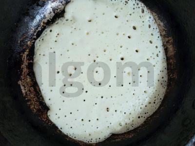 Purūs blynai ant rūgpienio su skylutėmis Žingsnis 3