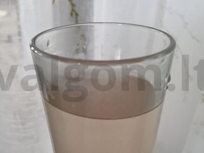 Kompotas su vaisiais ir aviečių padažu pagrindine nuotrauka