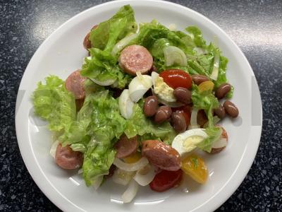 Salotas su dešrelėmis, pupelėmis, putpelių kiaušiniais ir pomidorais Žingsnis 8