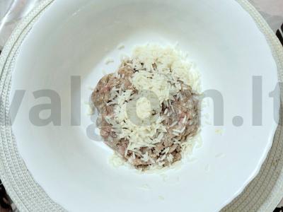 Makaronai su kotletais pomidorų padaže Žingsnis 1