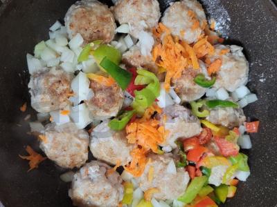 Makaronai su kotletais pomidorų padaže Žingsnis 4