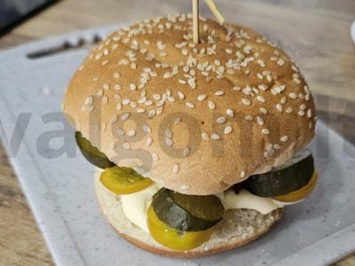 Namų burgeris su česnako kotletu Žingsnis 9