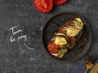 Ratatouille su brie sūriu pagrindine nuotrauka