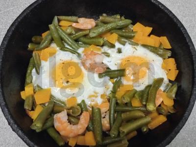 Kiaušiniai su krevetėmis, žaliąja pupelių ir moliūgu Žingsnis 7