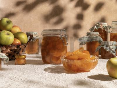 Gintariniai obuolių džemas pagrindine nuotrauka