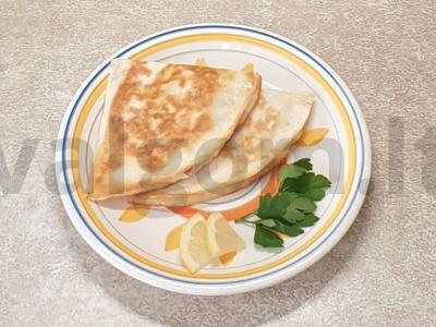 Tortilija su kumpiu, sūriu ir sviestu pagrindine nuotrauka