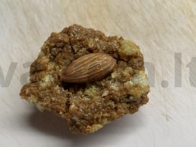 Kukurūzų lazdelėmis, kokosų drožlėmis ir kondensuotu pienu pagaminti pyragėliai Žingsnis 4