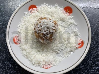 Kukurūzų lazdelėmis, kokosų drožlėmis ir kondensuotu pienu pagaminti pyragėliai Žingsnis 5