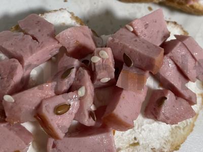 Brusketa su kreminiu sūriu ir dešrelėmis Žingsnis 7