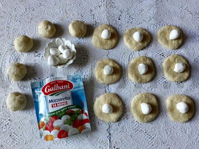 Varškės spurgos su mocarela Žingsnis 3