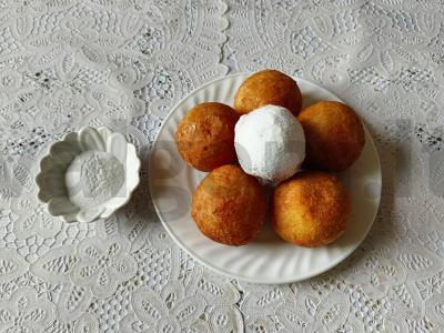 Varškės spurgos su mocarela pagrindine nuotrauka