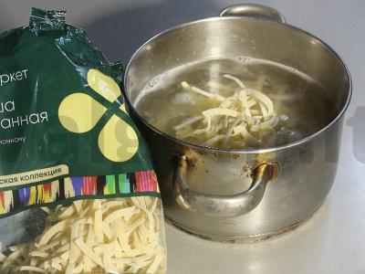 Rytų lagmanas su daržovėmis ir mėsa Žingsnis 13