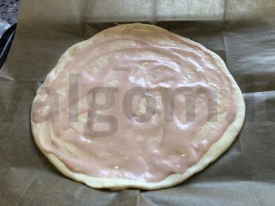 Namų pica su dešra ir mocarela Žingsnis 4