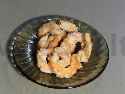 Avokado valtelės su krevetėmis, pomidorais ir alyvuogėmis Žingsnis 1