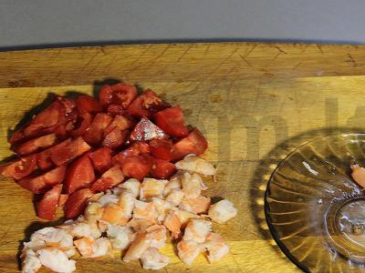 Avokado valtelės su krevetėmis, pomidorais ir alyvuogėmis Žingsnis 2