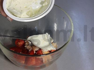 Avokado valtelės su krevetėmis, pomidorais ir alyvuogėmis Žingsnis 3