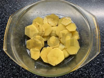 Kotletai su bulvėmis ir pomidorais orkaitėje Žingsnis 2