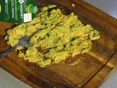 Avokado valtelės su krevetėmis, pomidorais ir alyvuogėmis Žingsnis 8