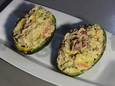 Avokado valtelės su krevetėmis, pomidorais ir alyvuogėmis pagrindine nuotrauka