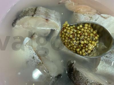 Menkių filė agurkų marinate su Dijon garstyčiomis Žingsnis 3