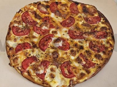 Sultinga pica su kumpiu ir mocarela pagrindine nuotrauka