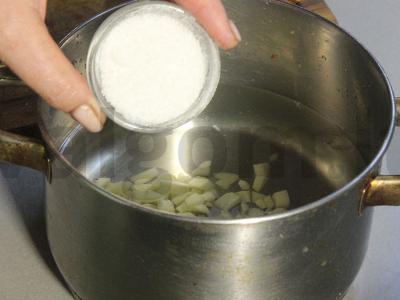 Marinuoti sviestiniai grybai su česnaku Žingsnis 6