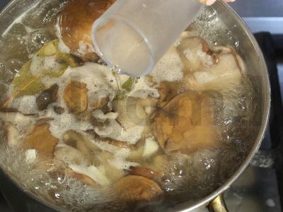 Marinuoti sviestiniai grybai su česnaku Žingsnis 10