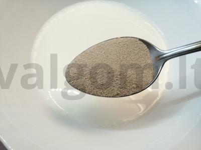 Duonos lazdelės su pomidorų pasta ir sūriu Žingsnis 1