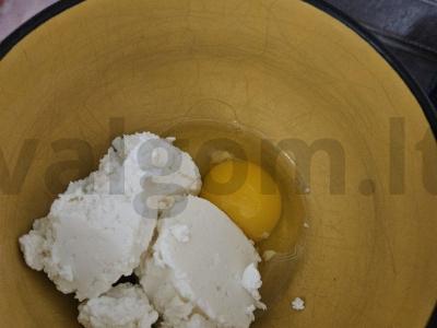 Varškės pyragėliai su kiaušinio įdaru Žingsnis 1