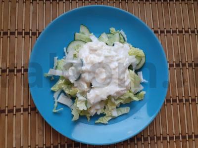 Daržovių salotas su sūrio-česnako padažu Žingsnis 4