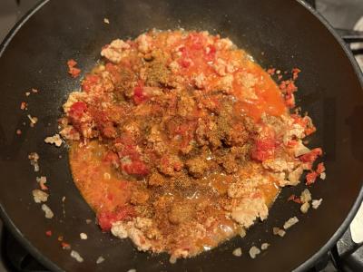 Makaronai su vištienos faršu a-lyja bolonjeze Žingsnis 3