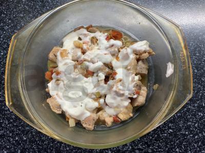 Kiauliena su daržovėmis, kepta su grietine Žingsnis 6