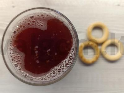 Uogų kompotas iš uogienės per 20 minučių pagrindine nuotrauka