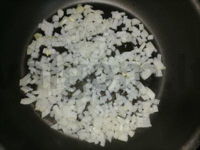 Troškinta kopūstai su dešrelėmis Žingsnis 1