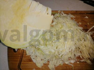 Troškinta kopūstai su dešrelėmis Žingsnis 3