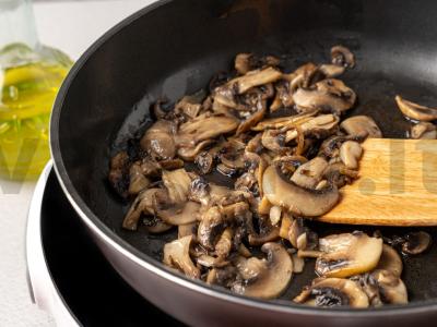 Kiaušinių blynai su vištiena Žingsnis 4