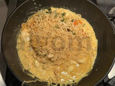 Nudų su krevetėmis karčioje padaže vakarienei Žingsnis 4