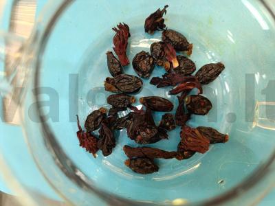 Gėrimas su erškėtuogėmis ir karkade Žingsnis 1